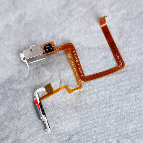 Audio Headphone Jack & Hold Switch, White for iPod 5th/5.5th Generation